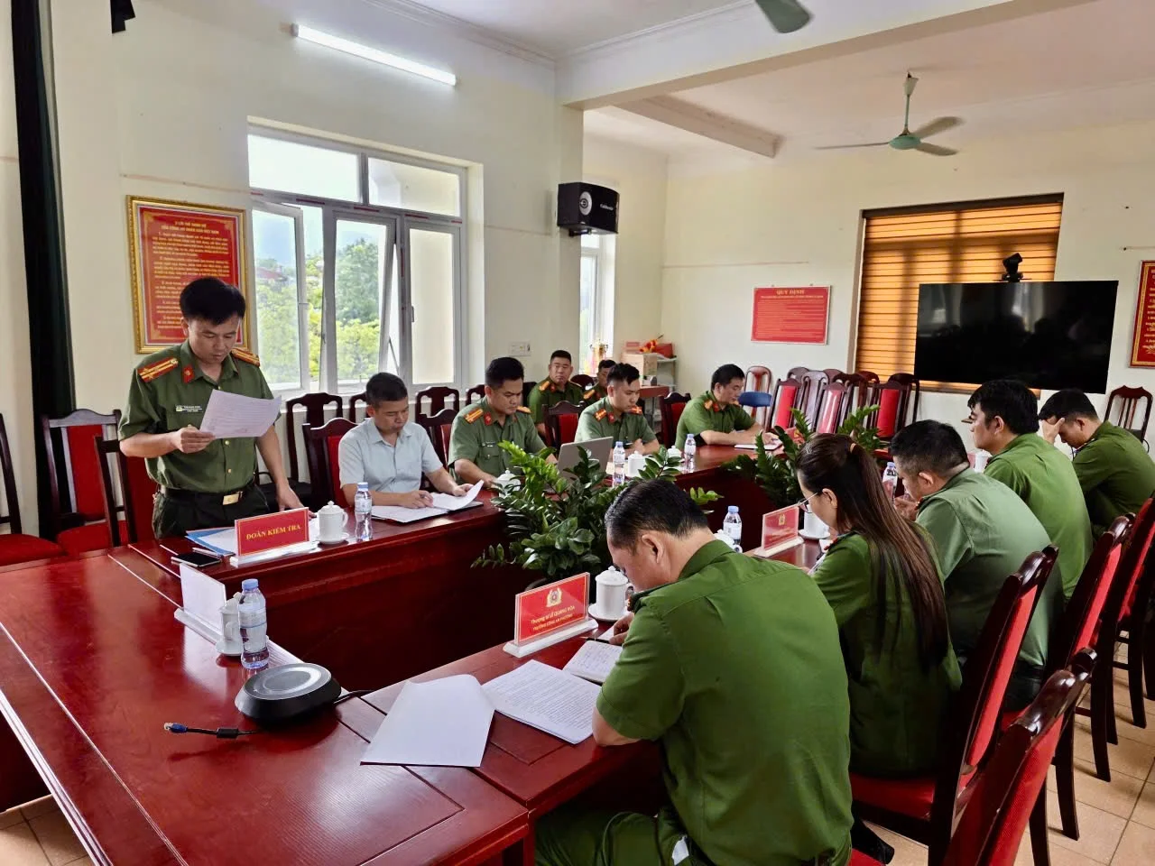 Đảng ủy Công an tỉnh kiểm tra đối với Chi bộ Công an phường Tân Phong.