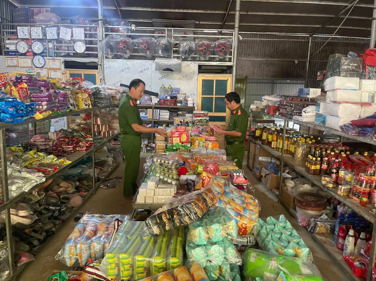 Công an xã kiểm tra tại 01 cơ sở kinh doanh