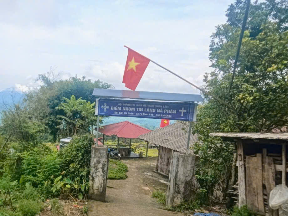 Lan tỏa tinh thần yêu nước qua việc treo cờ Tổ quốc tại các điểm nhóm tôn giáo nhân dịp Quốc khánh 02/9