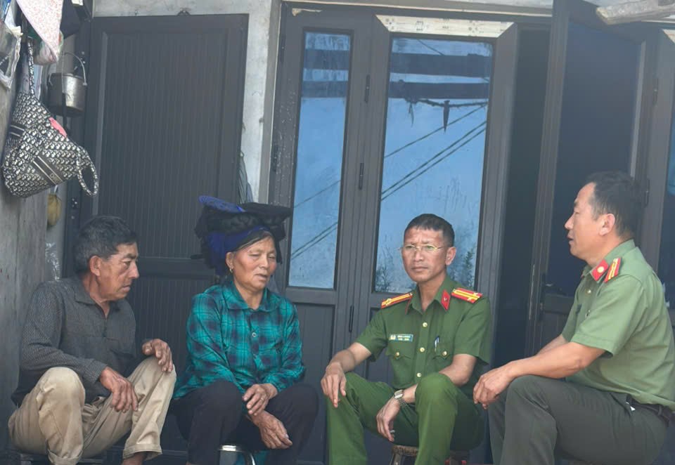 Công an xã Dào San vận động Nhân dân, người có uy tín tham gia bảo vệ an ninh Tổ quốc hướng tới kỷ niệm Quốc khánh 2/9