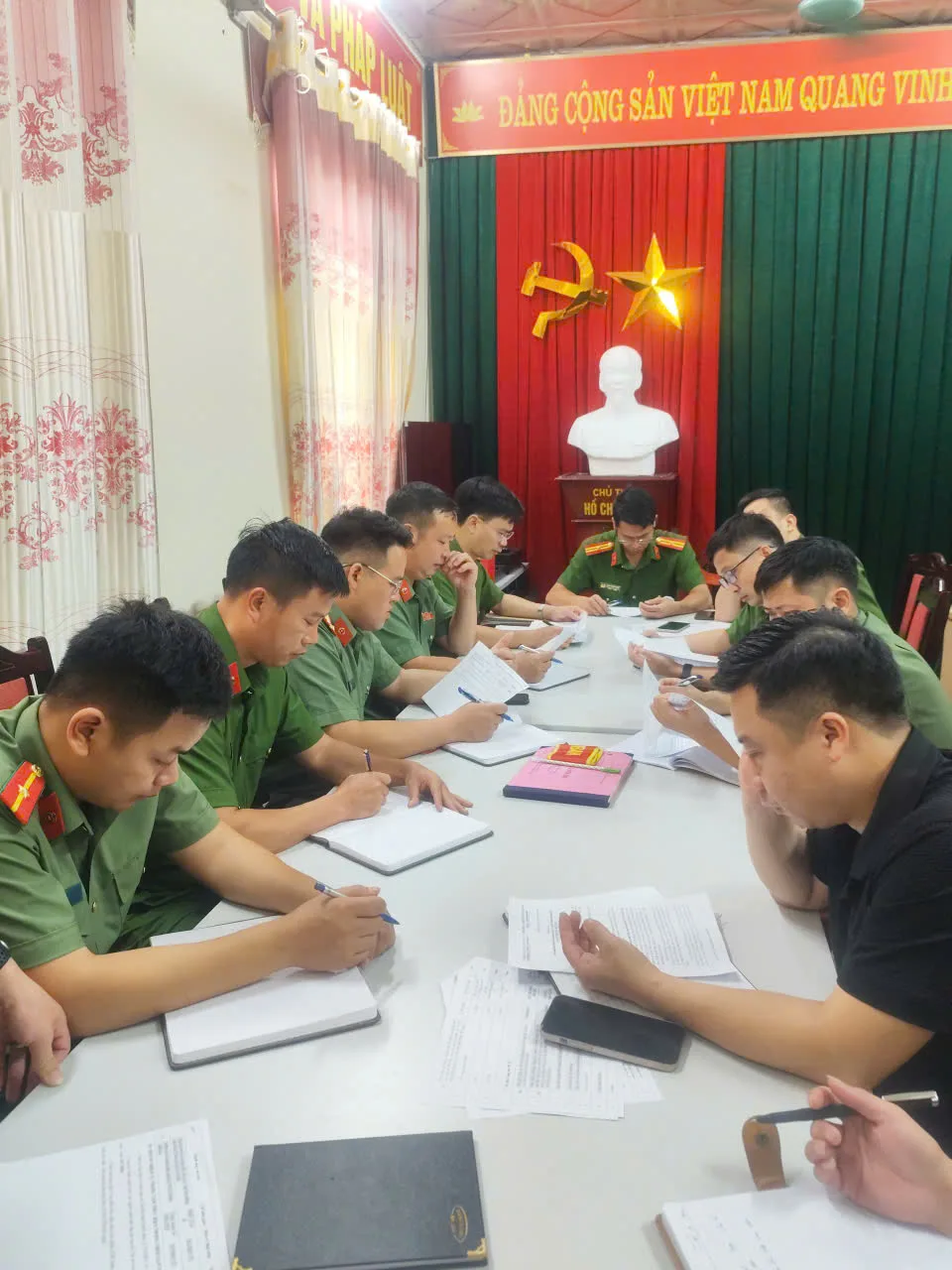 (Hình ảnh về buổi họp đơn vị triển khai nhiệm vụ diễn tập)