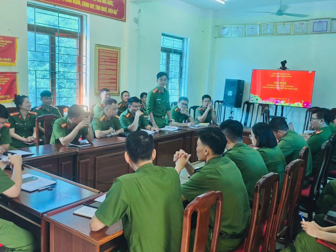 Công an phường Đoàn Kết phát huy sức trẻ trong tuyên truyền pháp luật, chuyển đổi số.