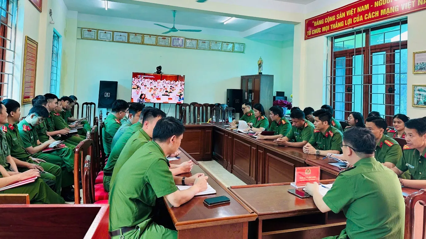 Cán bộ Đảng viên Công an phường nghiên cứu, học tập, quán triệt và triển khai thực hiện Nghị quyết Hội nghị lần thứ ba Ban Chấp hành Trung ương Đảng khóa XIV