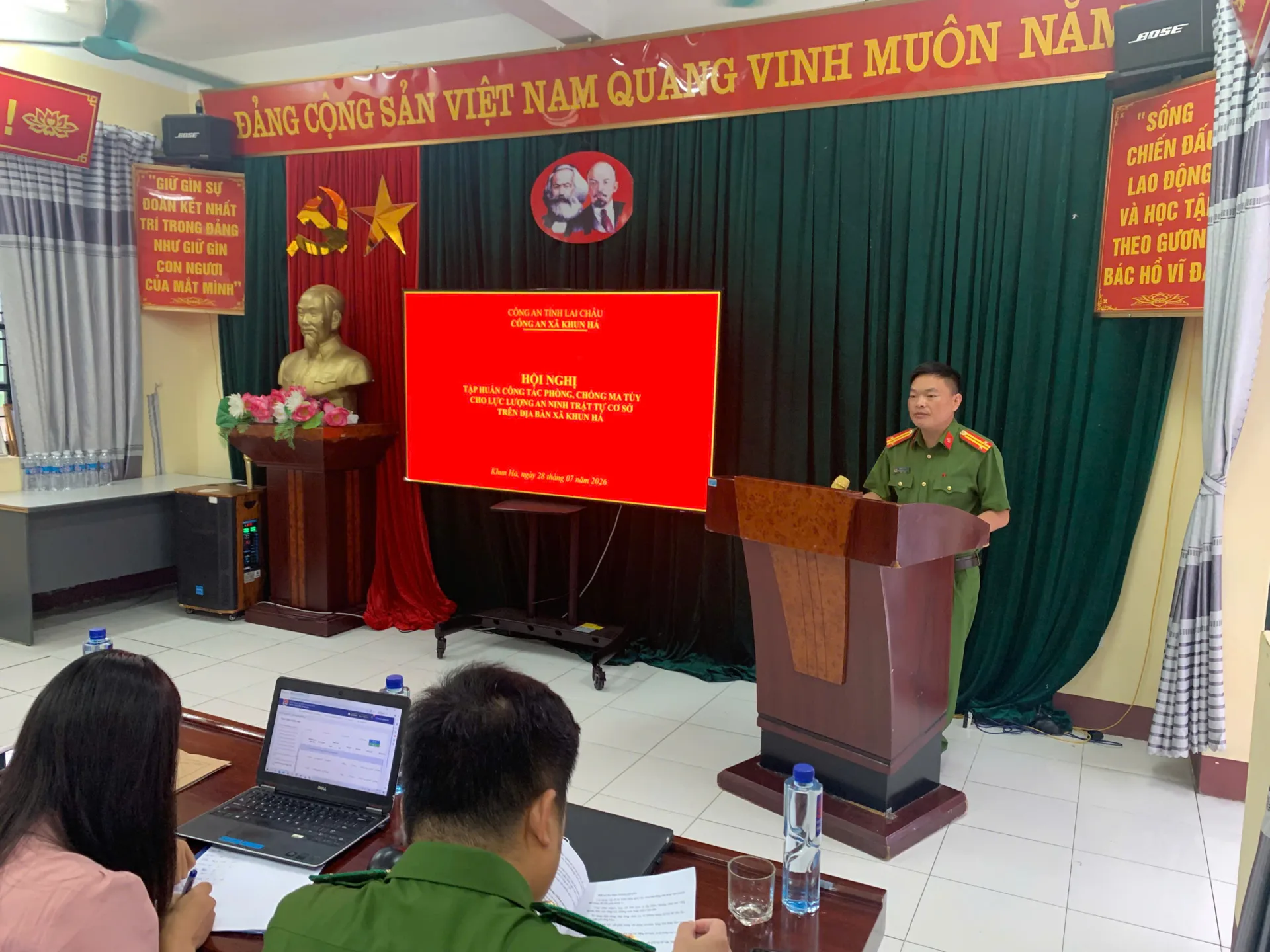 Đồng chí Trưởng công an xã khai mạc hội nghị tập huấn bồi dưỡng nghiệp vụ cho tổ ANTT ở cơ sở