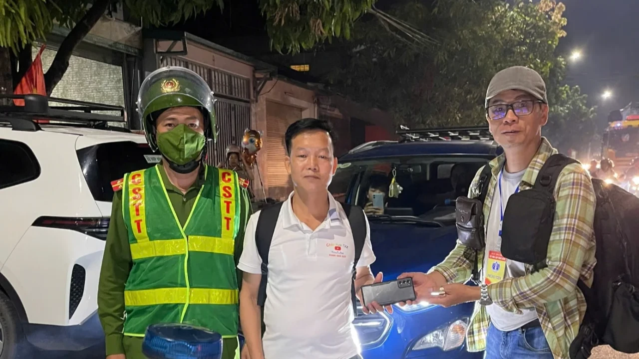 Công an xã Than Uyên kịp thời hỗ trợ du khách tìm lại tài sản thất lạc trong đêm Tết Độc lập