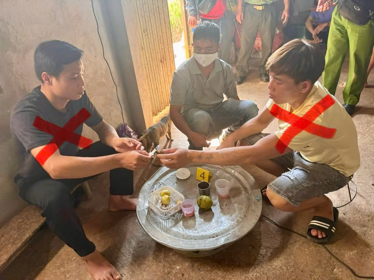 Cơ quan Cảnh sát điều tra dựng lại hiện trường nơi các đối tượng tổ chức sử dụng trái phép chất ma túy.