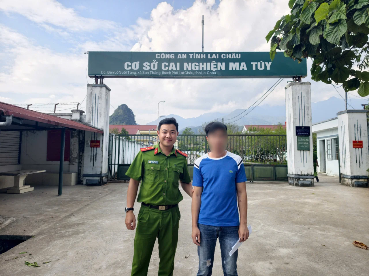 Công an xã Khổng Lào tiếp nhận và bàn giao người chấp hành xong quyết định cai nghiện bắt buộc trở về địa phương