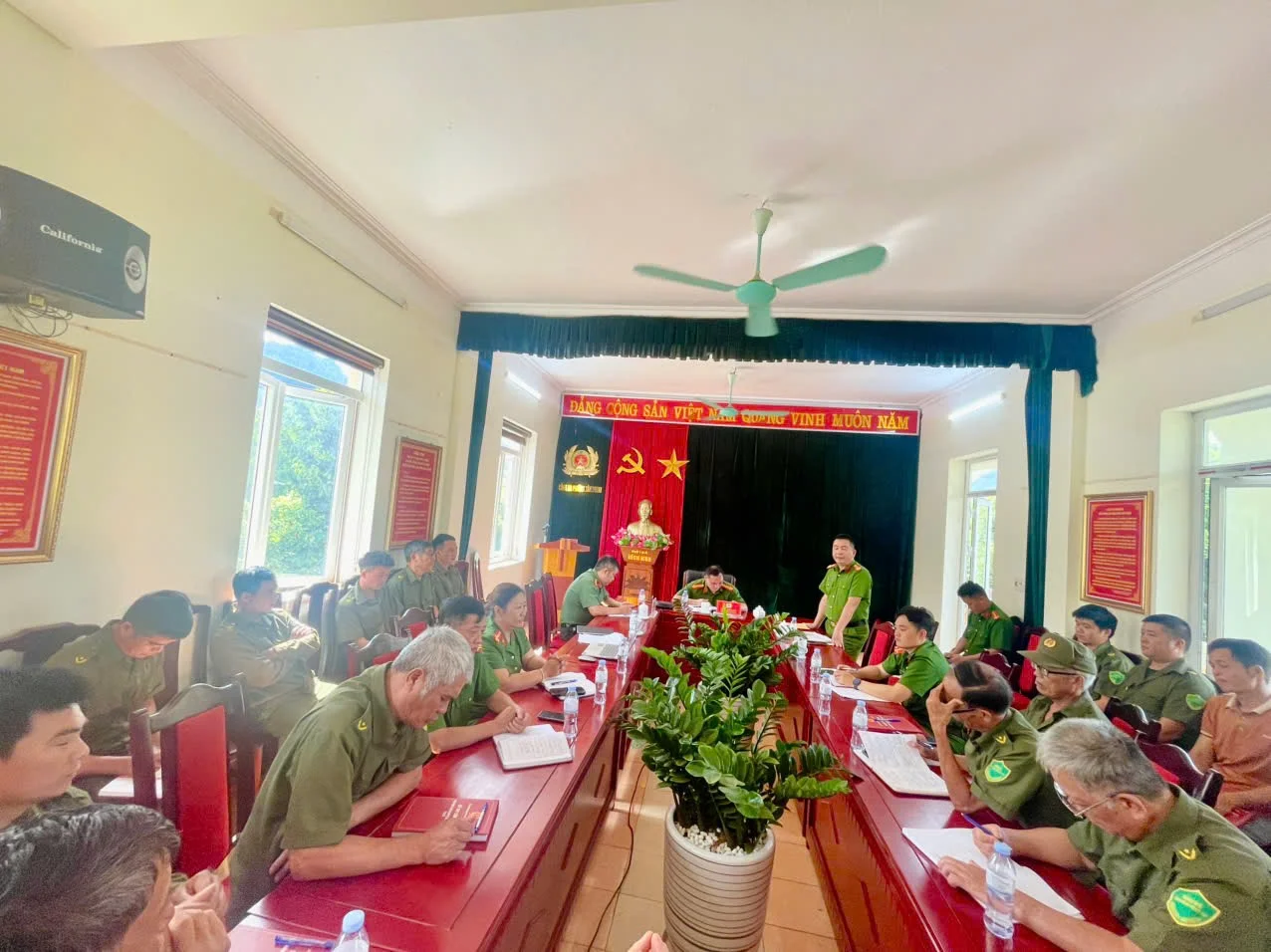Công an phường Tân Phong tổ chức giao ban lực lượng tham gia bảo vệ ANTT tại cơ sở tháng 9/2026.