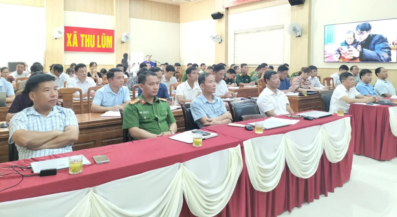 Công an xã Thu Lũm nghiêm túc học tập, quán triệt Chỉ thị, Nghị quyết của Bộ Chính trị