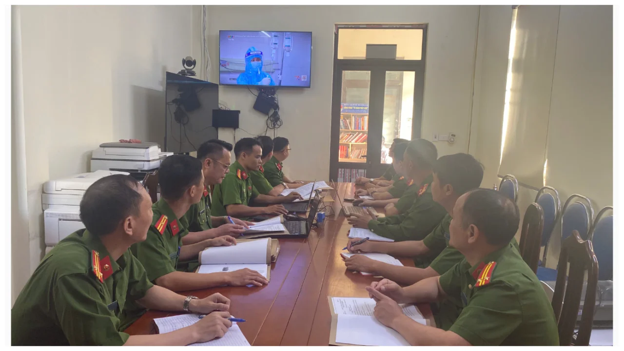 Chi bộ Công an xã Khổng Lào dự Hội nghị toàn quốc nghiên cứu, học tập quán triệt các Nghị quyết Chỉ thị của Bộ Chính trị