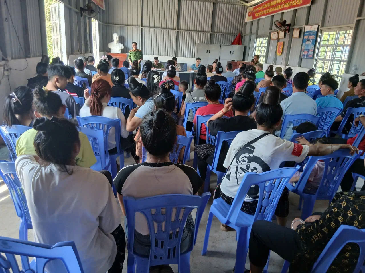 Công an xã Nậm Cuổi tăng cường tuyên truyền pháp luật trong các dịp lễ Quốc Khánh 02/9.