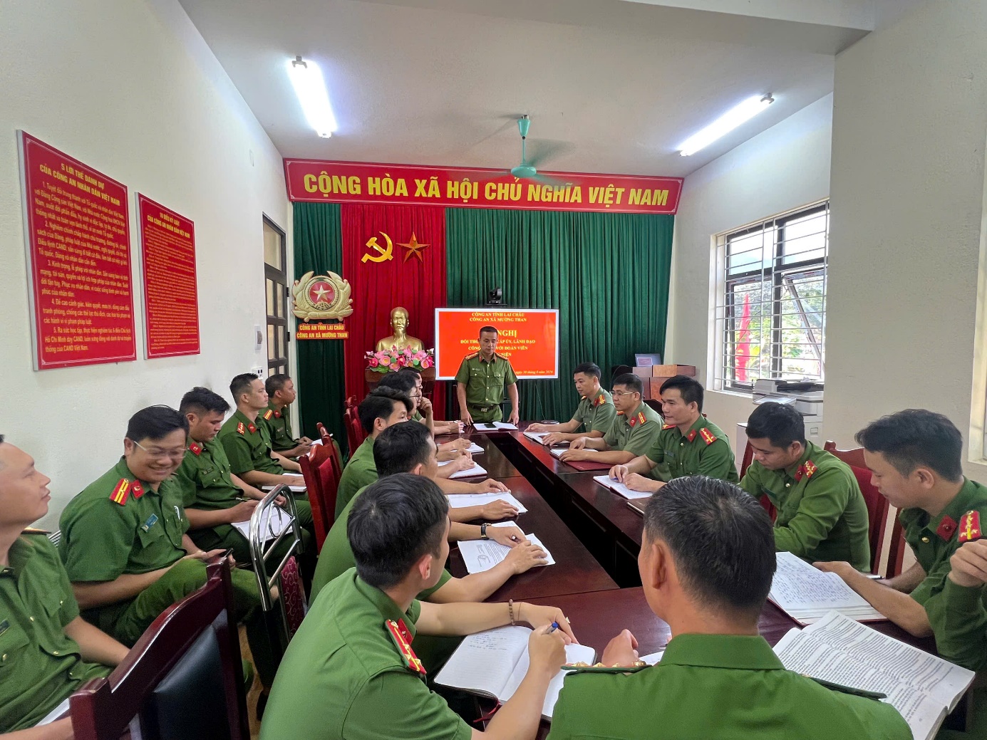 Công an xã Mường Than tổ chức đối thoại giữa cấp ủy, Lãnh đạo Công an xã với đoàn viên, thanh niên năm 2026.