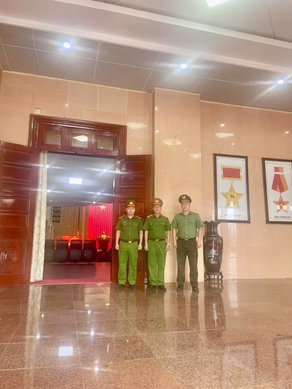 Công an phường Tân Phong đảm bảo ANTT kỳ họp thứ 6, Hội đồng nhân dân tỉnh Lai Châu khóa XVI, nhiệm kỳ 2026 - 2031.