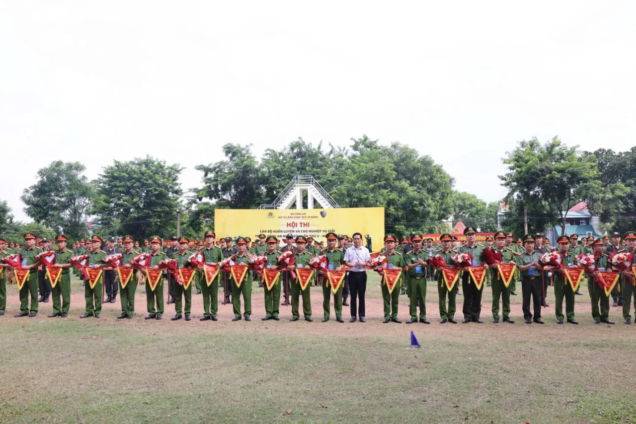 Phòng Cảnh sát cơ động đạt giải tại Hội thi cán bộ huấn luyện và chó nghiệp vụ giỏi.