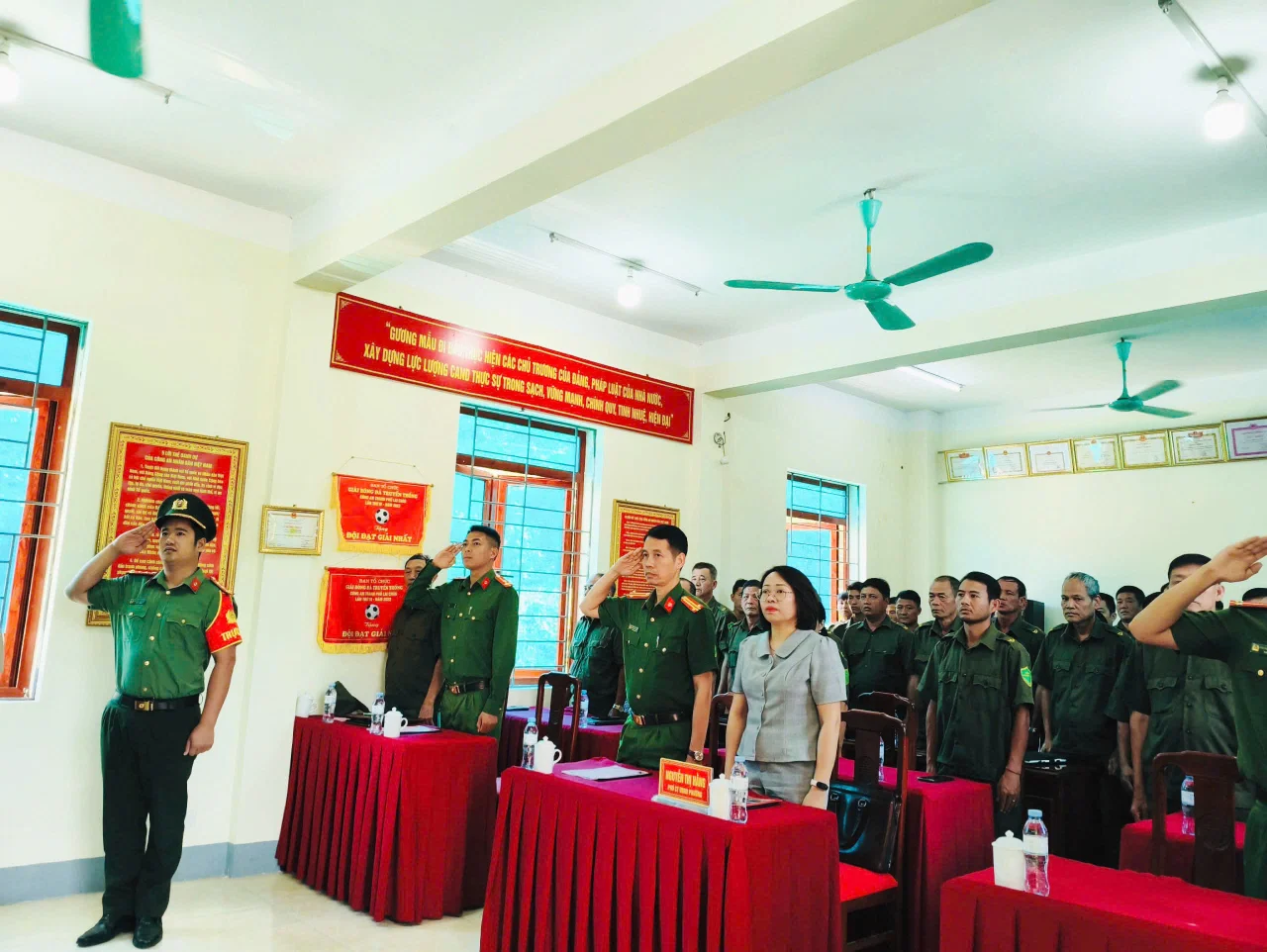 Báo cáo viên truyền đạt chuyên đề về Luật Phòng, chống ma túy và trách nhiệm của lực lượng tham gia bảo vệ ANTT ở cơ sở.