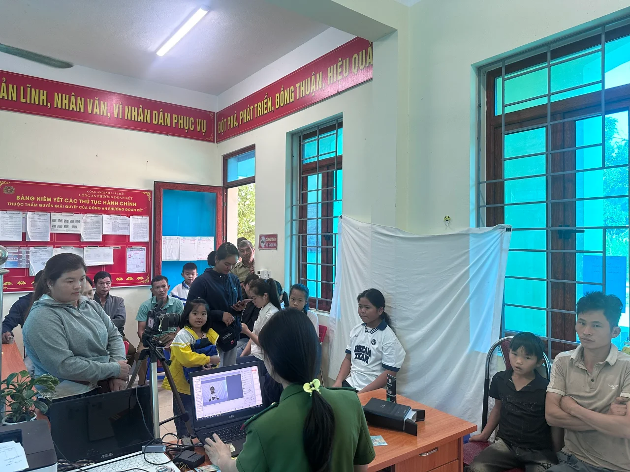 Tăng cường làm căn cước, định danh điện tử trong ngày nghỉ, tạo thuận lợi cho Nhân dân