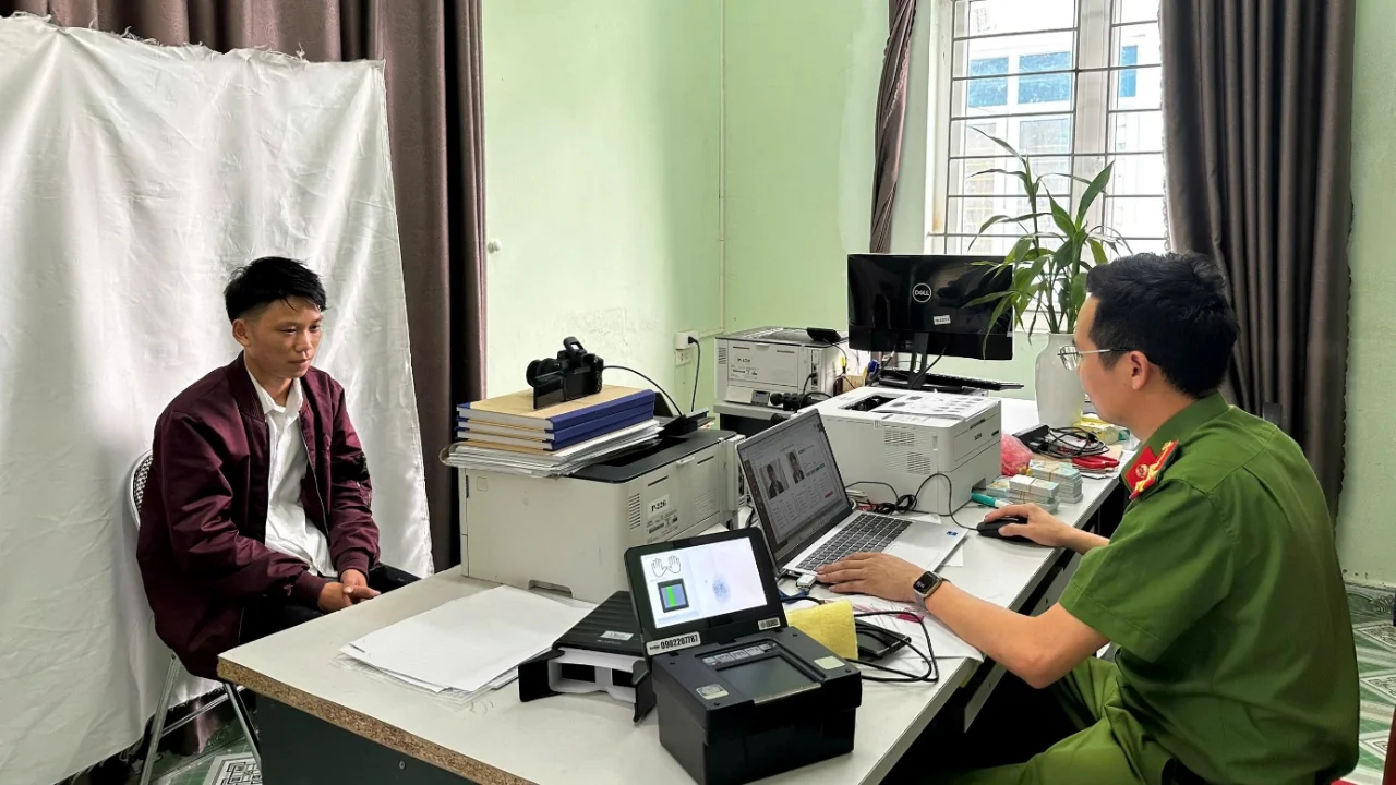 Tạo thuận lợi tối đa cho người dân khi triển khai thu nhận hồ sơ cấp Căn cước và Định danh điện tử ngay tại trụ sở