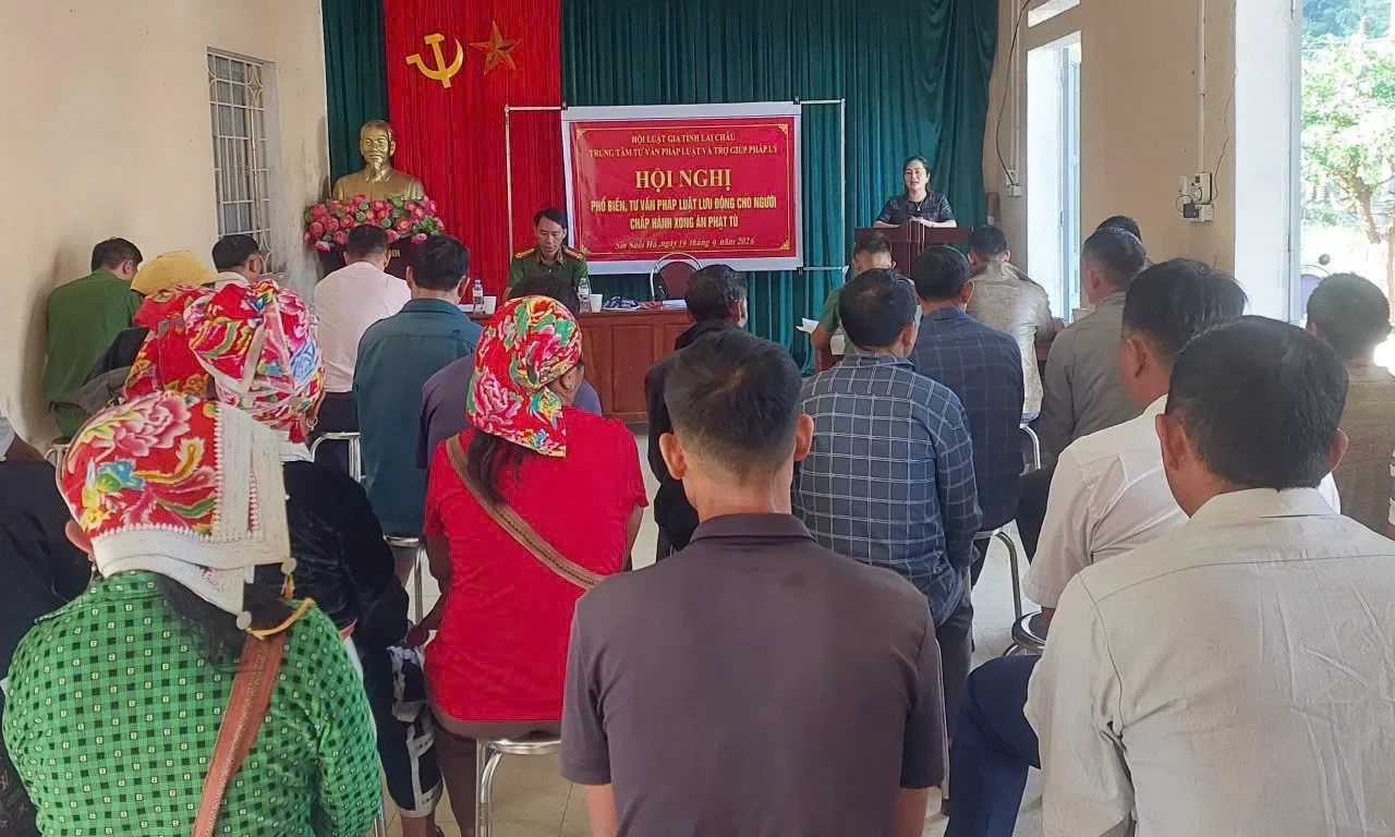 Công an xã Sin Suối Hồ phối hợp hỗ trợ tư vấn pháp luật và hướng dẫn vay vốn tái hòa nhập cộng đồng