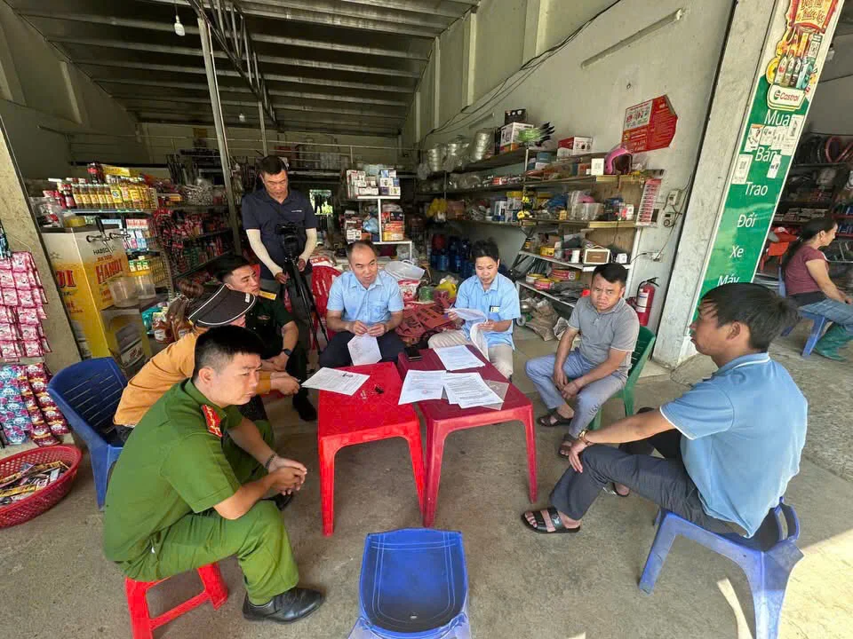 Công an xã Tả Lèng phối hợp kiểm tra, bảo đảm an toàn thực phẩm dịp tết Trung thu năm 2026