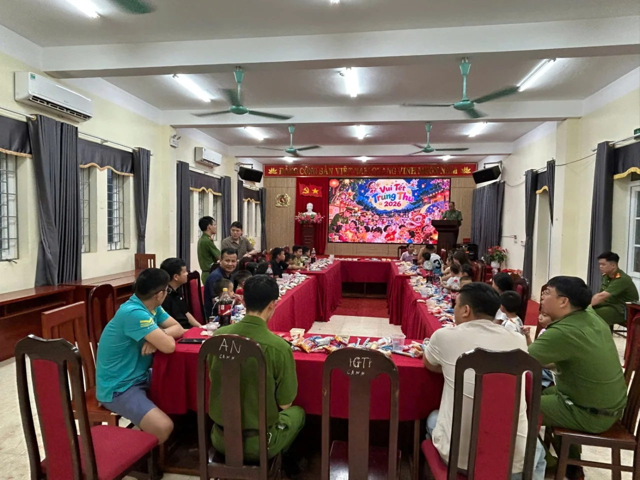 Công an xã Nậm Hàng tổ chức Tết Trung thu cho con em cán bộ, chiến sĩ