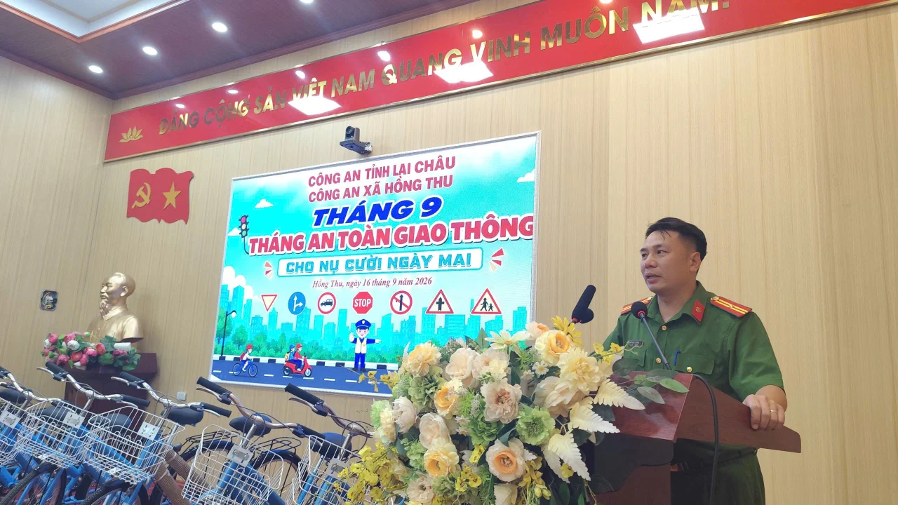 Công an xã Hồng Thu tuyên truyền pháp luật về trật tự, an toàn giao thông cho học sinh
