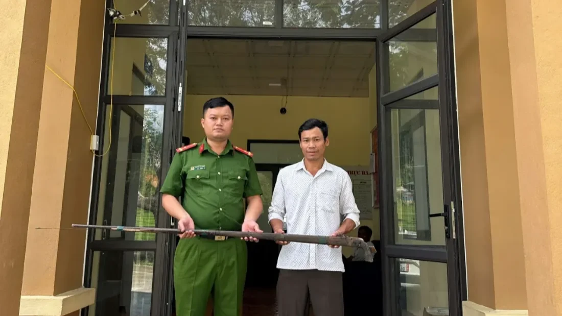 Công an xã Bum Nưa tiếp tục đẩy mạnh tuyên truyền, vận động thu hồi vũ khí, vật liệu nổ và công cụ hỗ trợ