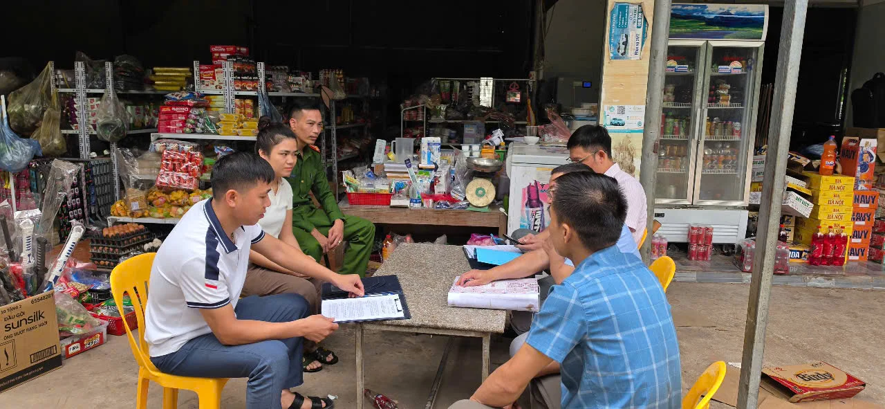 Công an xã Pu Sam Cáp phối hợp kiểm tra an toàn thực phẩm dịp Tết trung thu năm 2026