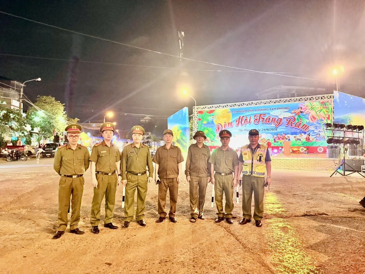Công an phường Tân Phong triển khai lực lượng bảo đảm ANTT đêm hội trăng rằm năm 2026.