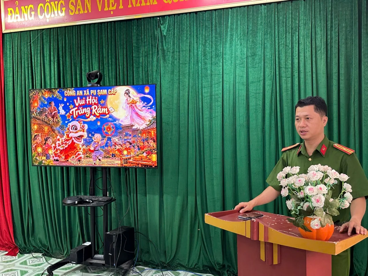 Công an xã Pu Sam Cáp tổ chức vui Tết Trung thu cho con cán bộ, chiến sĩ