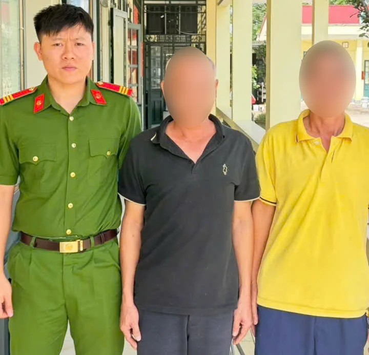 Công an phường Đoàn Kết đưa 02 trường hợp đi cai nghiện bắt buộc