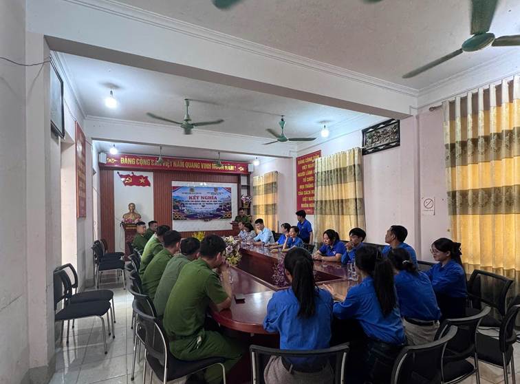 Chi đoàn Công an xã Nậm Tăm và Chi đoàn cán bộ - giáo viên Trường THPT Nậm Tăm tăng cường công tác phối hợp