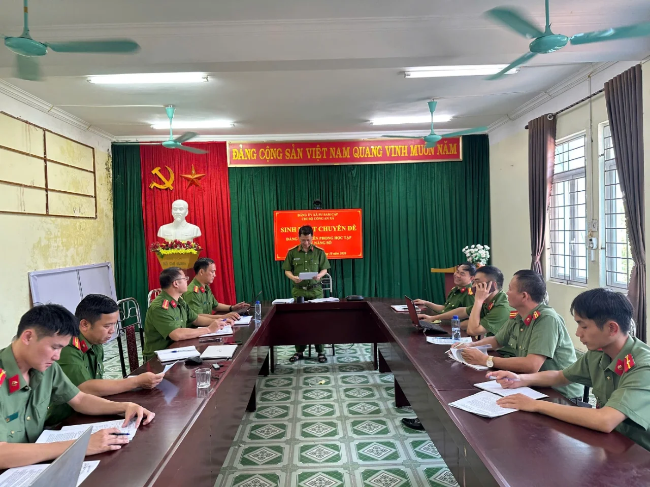 Chi bộ Công an xã tổ chức sinh hoạt chuyên đề