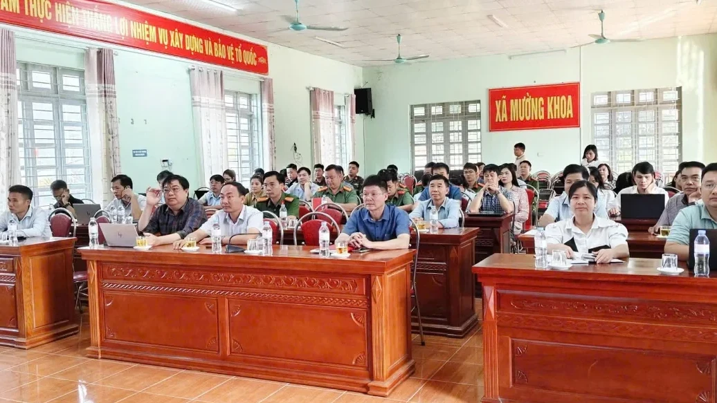 Công an xã Mường Khoa tham gia Hội nghị nghiên cứu, học tập, quán triệt các nghị quyết, chỉ thị của Bộ Chính trị