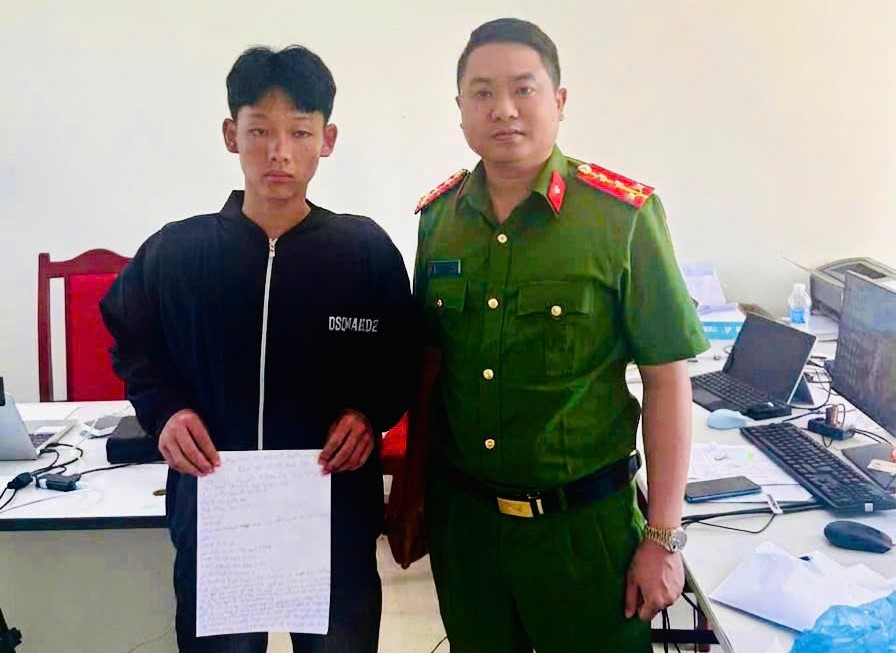 Công an xã Pa Ủ tuyên truyền, vận động công dân tham gia đăng ký thực hiện nghĩa vụ Công an nhân dân năm 2027
