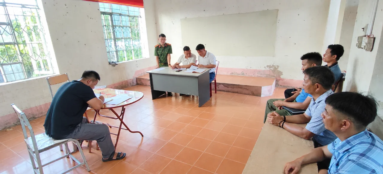 Công an xã Hồng Thu nắm tình hình, tâm tư, nguyện vọng của lực lượng tham gia bảo vệ an ninh, trật tự ở cơ sở