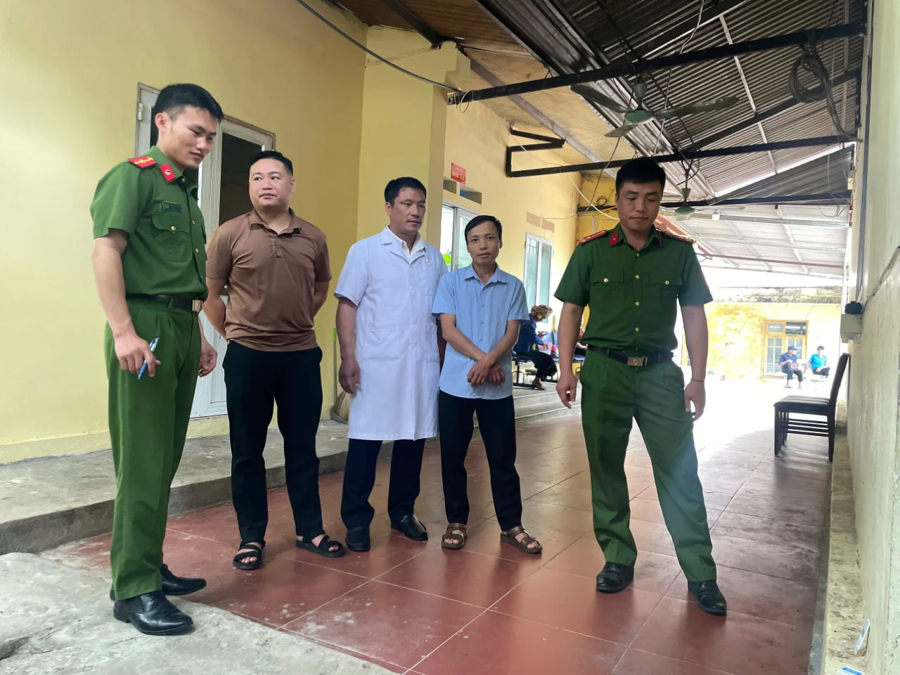 Công an xã Nậm Mạ đột xuất kiểm tra ma tuý tại các phòng, ban trên đại bàn xã