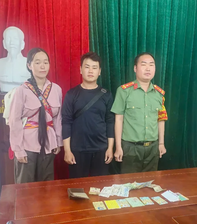 Công an xã Lê Lợi kịp thời xác minh trao trả tài sản cho công dân đánh rơi