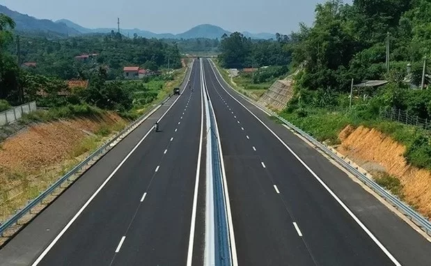 Đề xuất tổ chức làn đường dành riêng để vượt xe trên cao tốc nhằm nâng cao hiệu quả khai thác hạ tầng, giảm xung đột giao thông, phòng ngừa tai nạn
