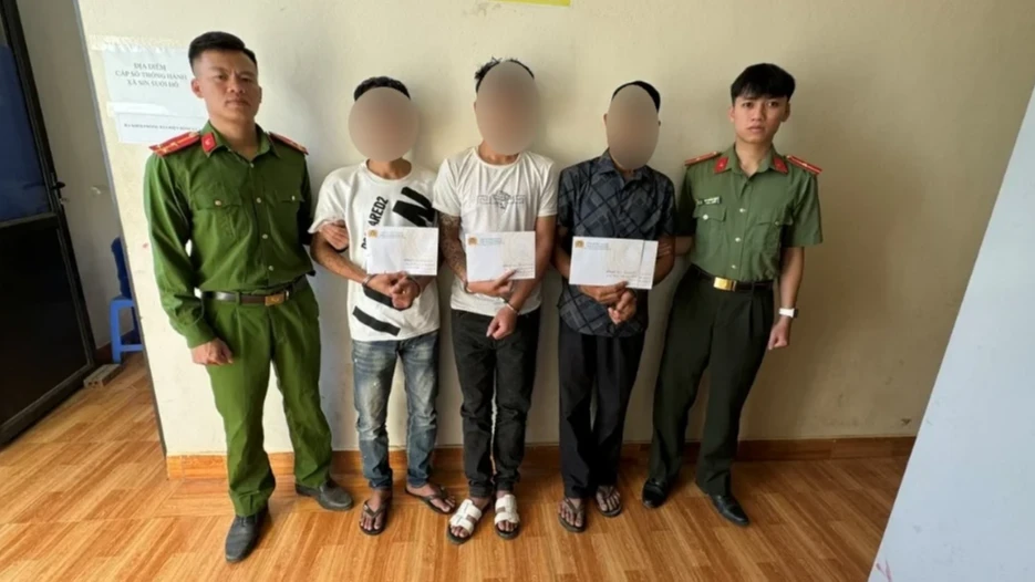 Công an xã Sin Suối Hồ đấu tranh làm rõ nhóm đối tượng liên quan đến mua bán, tàng trữ và sử dụng trái phép chất ma túy