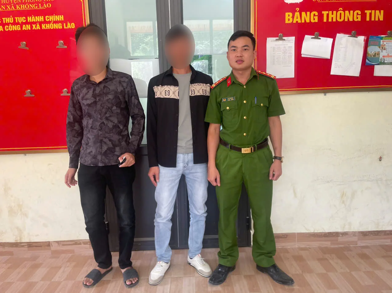 Công an xã Khổng Lào tiếp nhận và bàn giao công dân chấp hành xong quyết định cai nghiện bắt buộc trở về địa phương