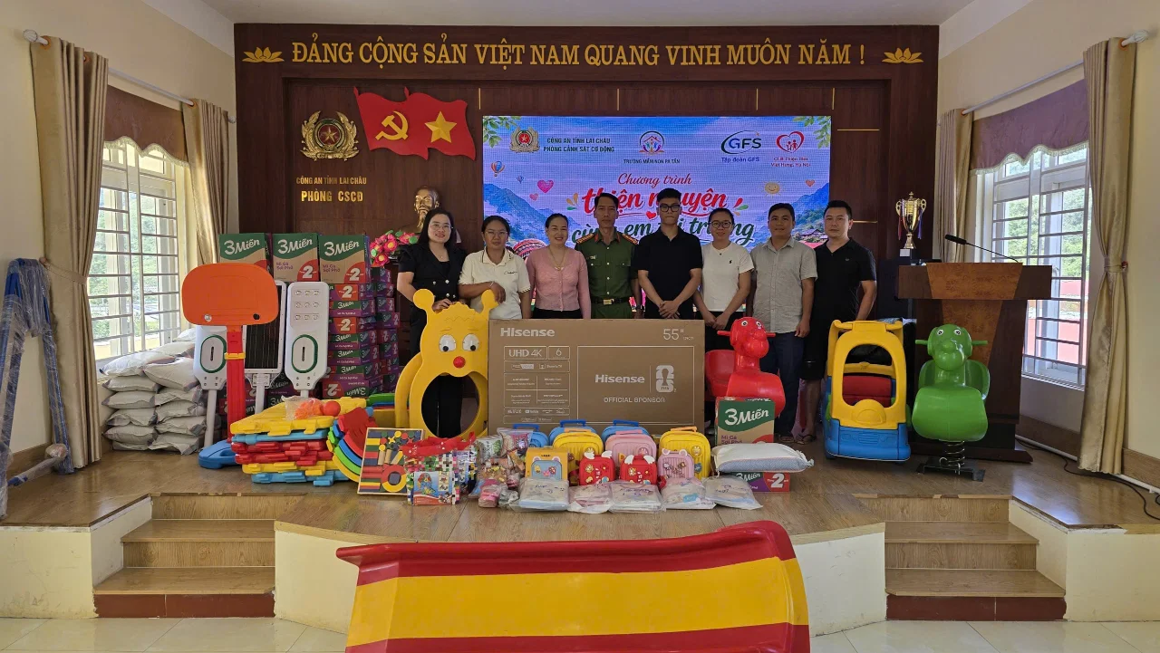 Hướng về các cháu học sinh Trường Mầm non Pa Tần, điểm trường Lồng Thàng