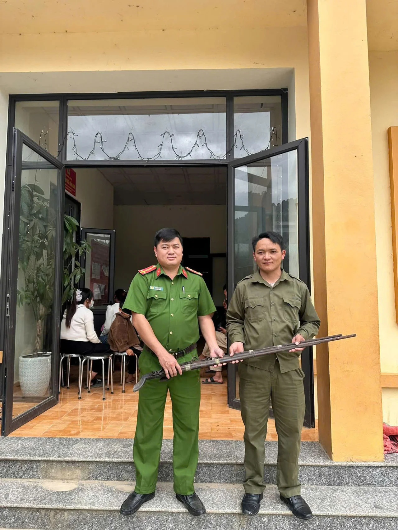Phát huy vai trò lực lượng ANTT ở cơ sở trong vận động thu hồi VK, VLN, CCHT