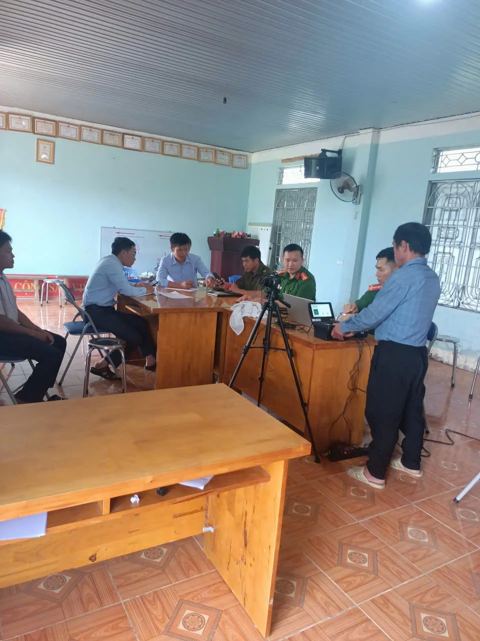 Công an xã Khun Há nổ lực đẩy nhanh tiến độ thu nhận hồ sơ căn cước và tài khoản định danh điện tử
