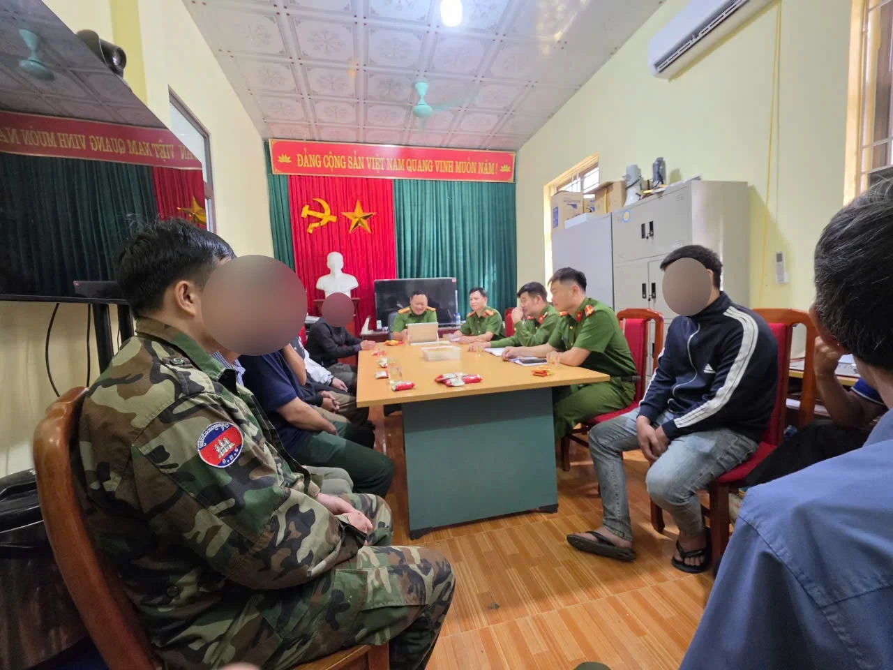Công an xã Bum Nưa đẩy mạnh công tác tuyên truyền, vận động người nghiện duy trì điều trị Methadone