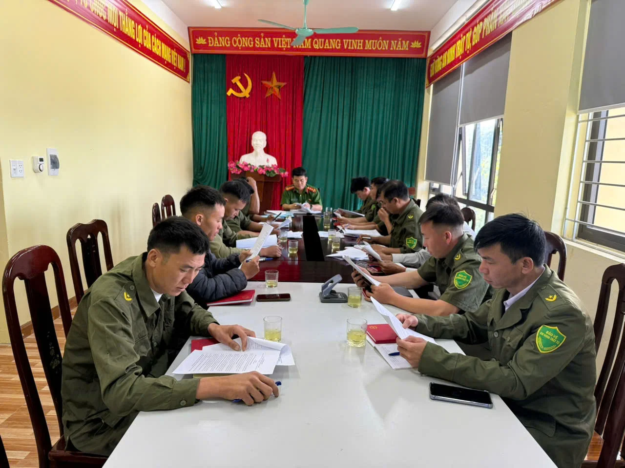 Công an xã Tả Lèng tổ chức giao ban đối với lượng tham gia bảo vệ an ninh, trật tự ở cơ sở sau kiện toàn.