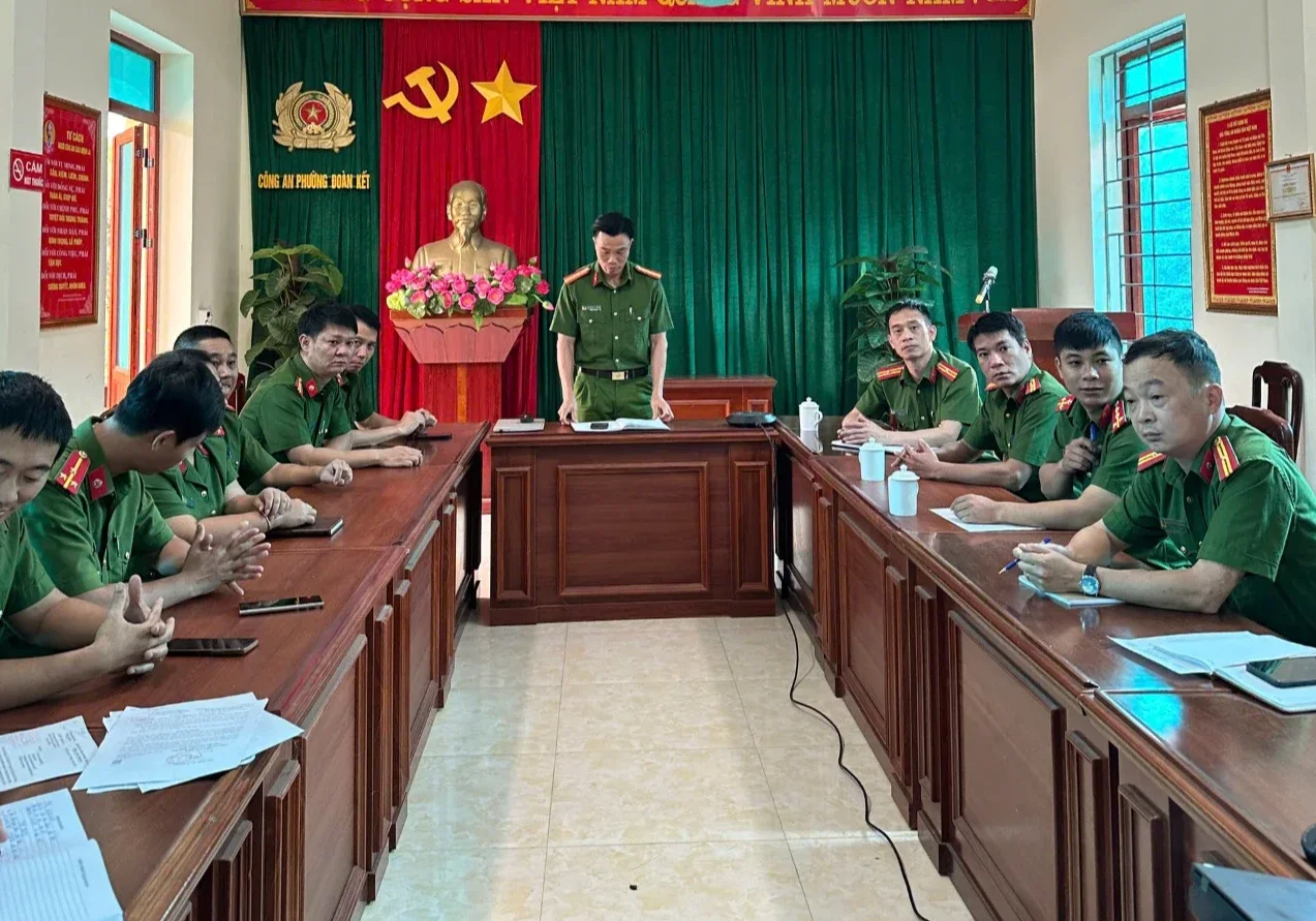 Công an phường Đoàn Kết học tập, quán triệt Nghị quyết Trung ương 4 khóa XIV