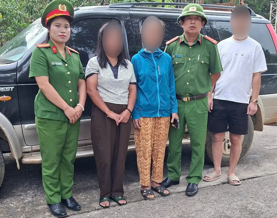 Công an phường Đoàn Kết hỗ trợ người phụ nữ mang thai trở về đoàn tụ cùng gia đình
