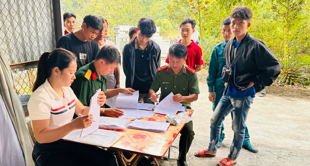Công an xã Nậm Hàng phối hợp tổ chức khám tuyển nghĩa vụ quân sự và nghĩa vụ tham gia Công an nhân dân năm 2026