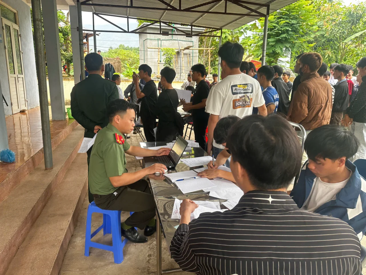 Công an xã Hồng Thu phối hợp khám sơ tuyển công dân thực hiện nghĩa vụ quân sự, nghĩa vụ tham gia Công an nhân dân