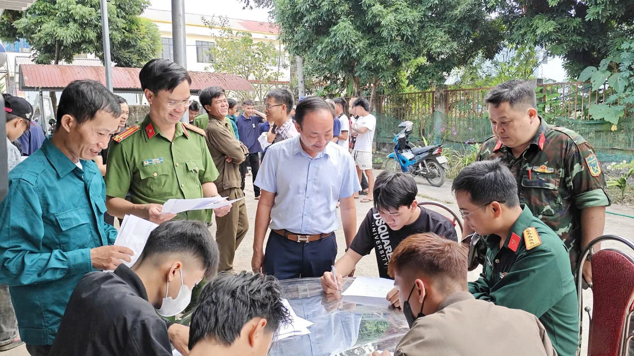 Công an xã Mường Khoa phối hợp tổ chức khám sơ tuyển nghĩa vụ quân sự và nghĩa vụ tham gia Công an nhân dân năm 2027